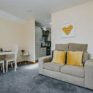 Cosy 2nd Floor - King Size Bed & Free Parking Apartment Nottingham