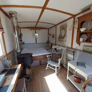 Meadowbeck - Shepherd Huts Campsite Fylingdales