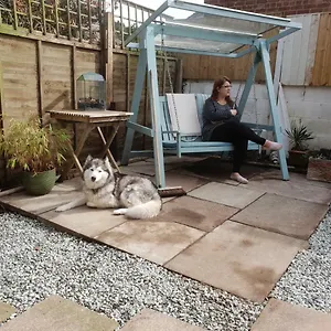 The Garden Room, Pets, Fridge Tv Homestay Chester
