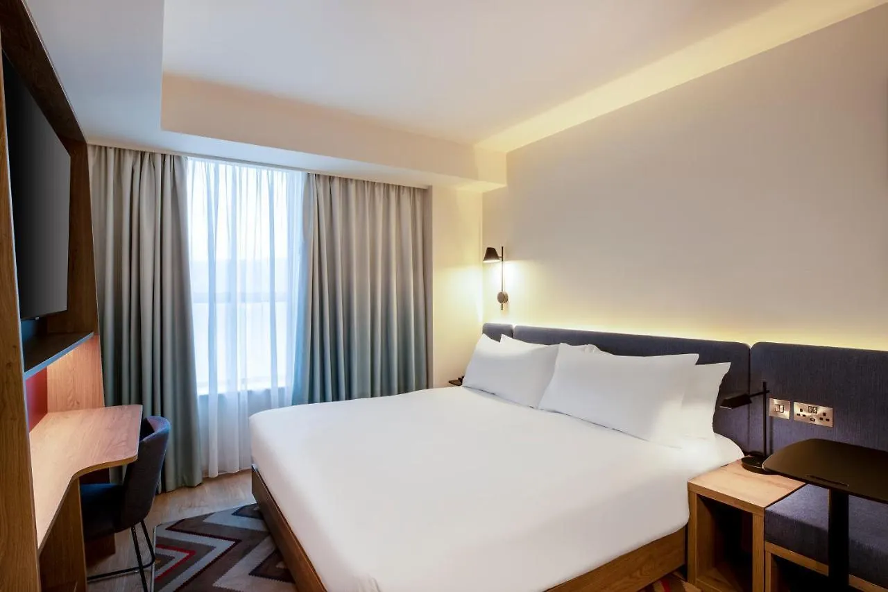 Hampton By Hilton Bath City 4*,